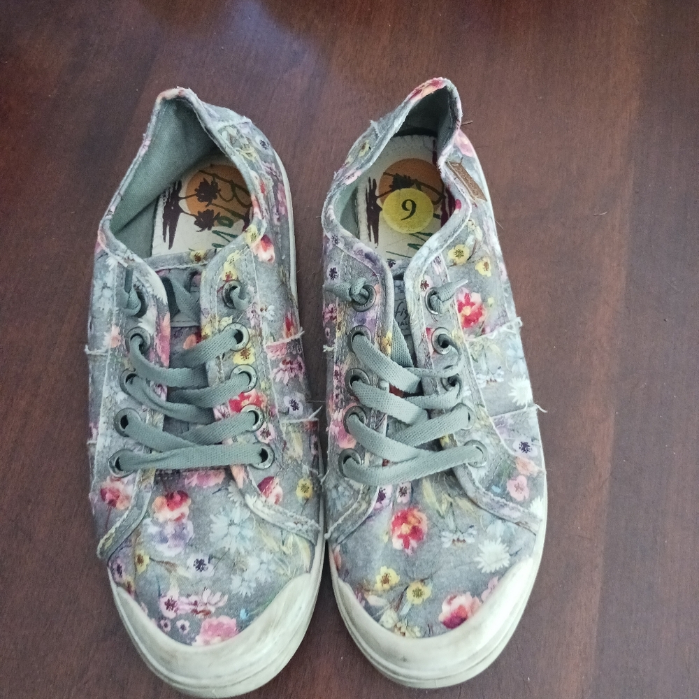 Blowfish Malibu Gray Floral Sneakers
